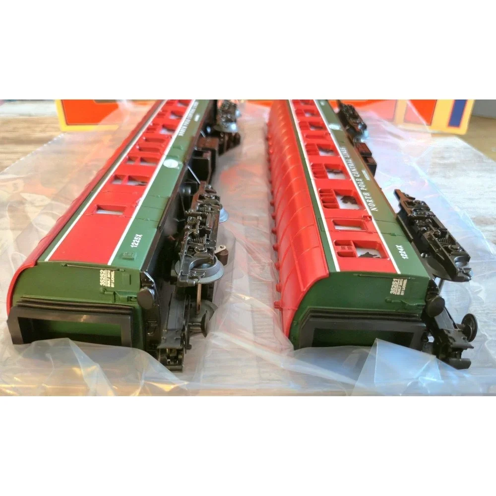 Lionel dark pole
